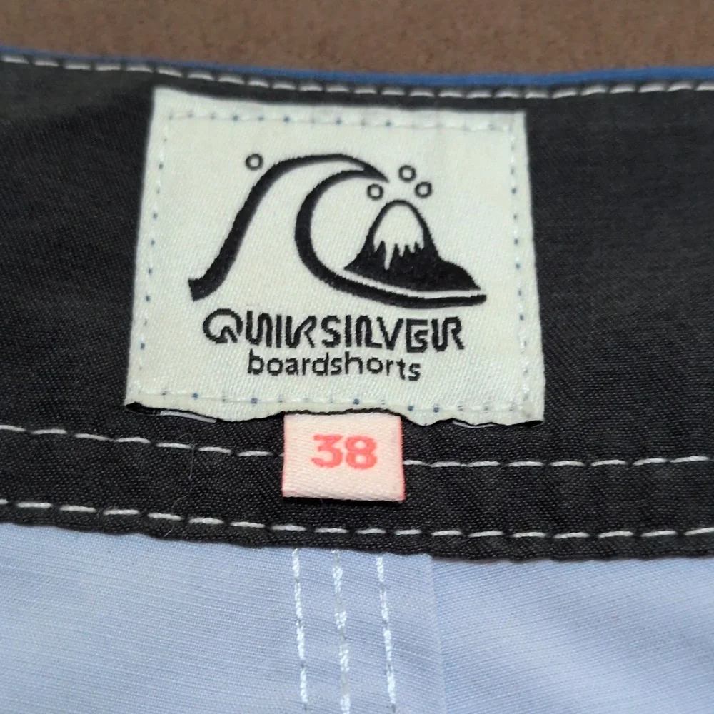Quicksilver Men's Standard Original Scallop Jester 18